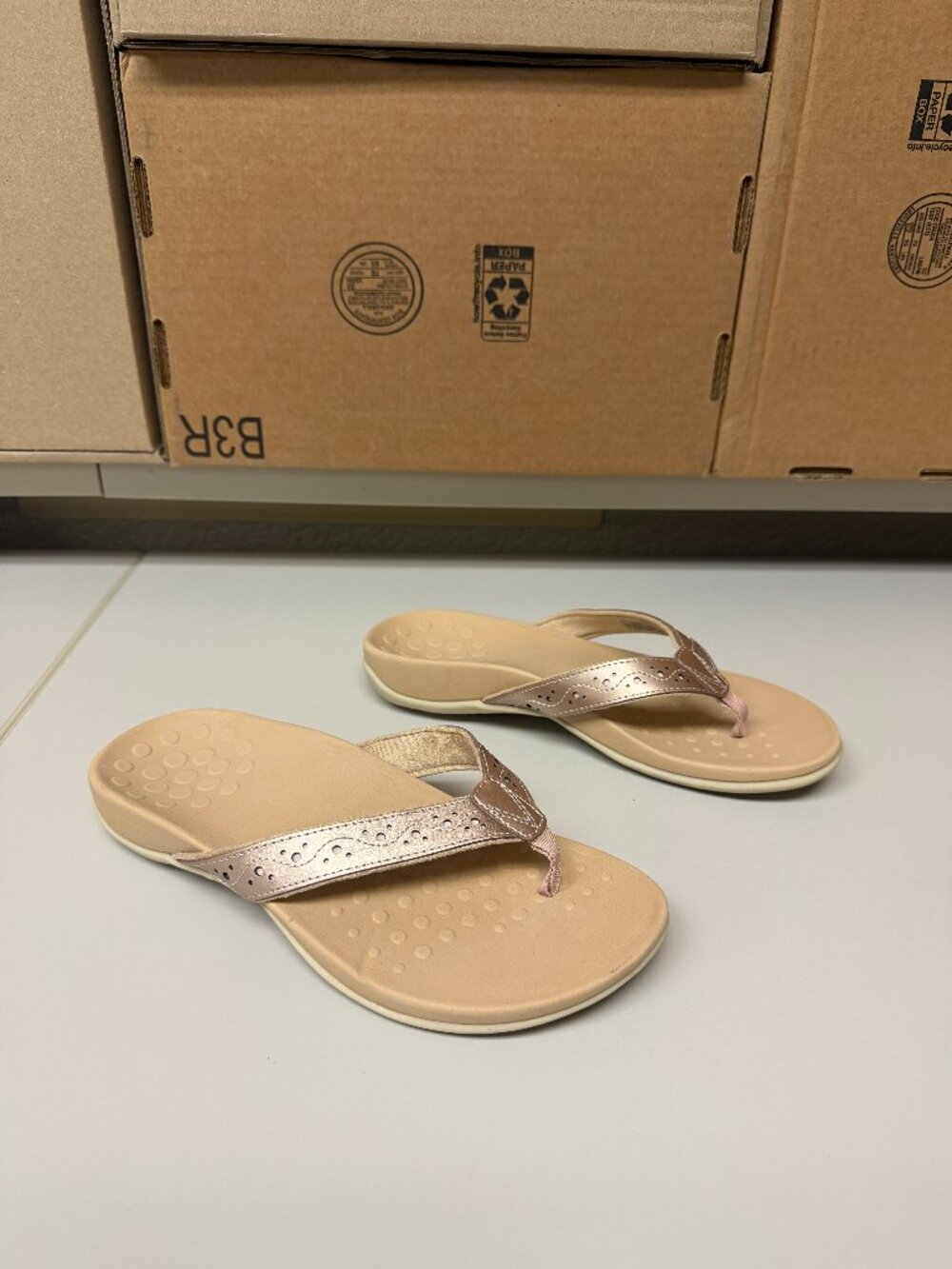 Vionic Aliza Sandals - rose gold - size 7 wide
